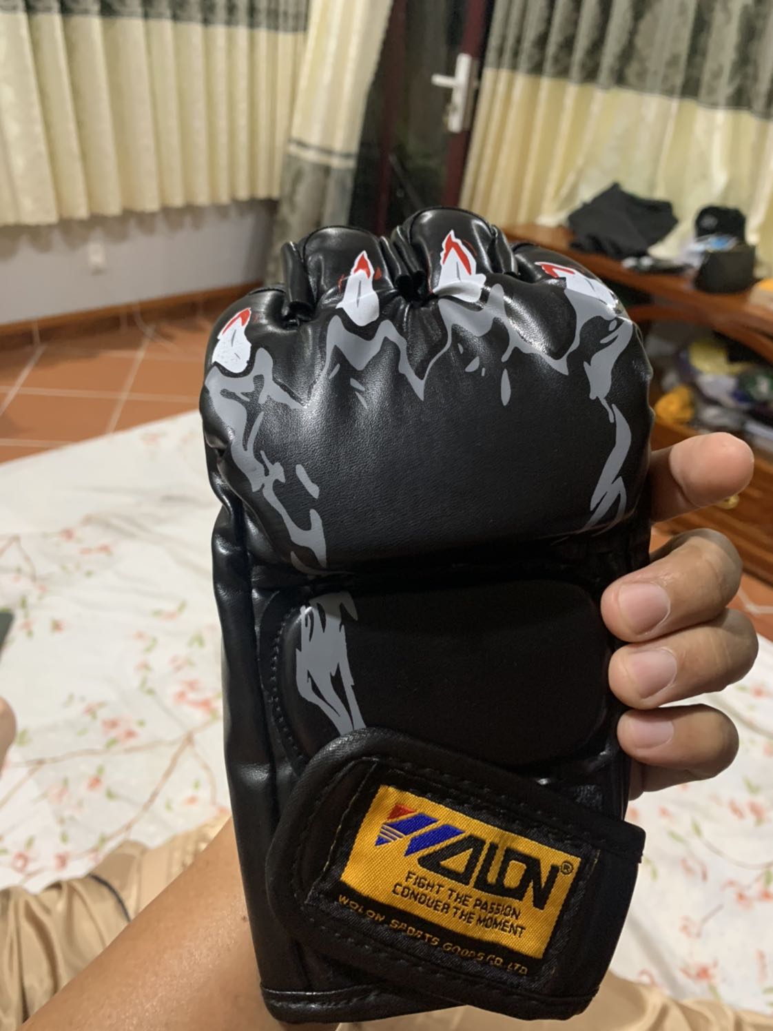 Nhìn chắc chắn. Mới mua lần đầu nên size chưa vừa lắm