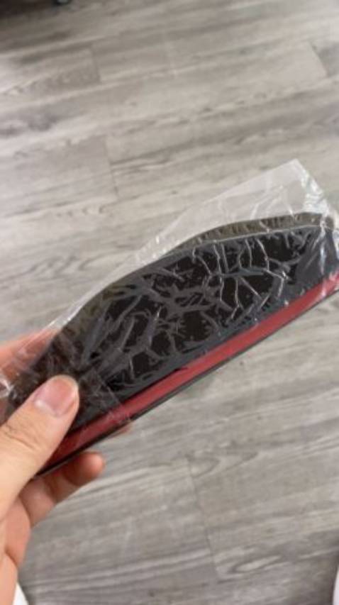 Sản phẩm đúng với mô tả của shop,bọc hàng kĩ, giáo hàng nhanh hôm quá đặt thì chiều nay nhânn được rồi.Dán theo hướng dẫn của shop rồi thấy chắc chắn là ưng rồi. Vote 5 sao