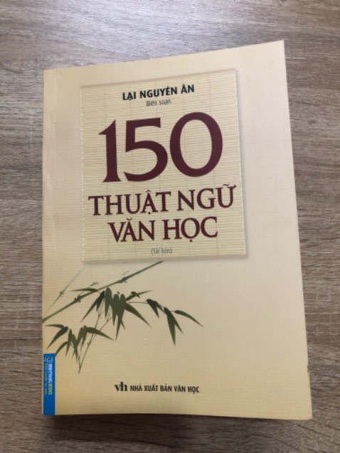 Bìa sách đóng keo bị thừa nhìn thiếu thẩm mỹ và làm giảm giá trị cuốn sách