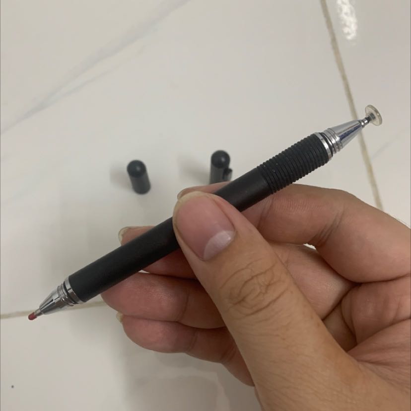 Hàng tốt so với giá. Cảm ứng nhạy, tuy viết hơi khó vì ko chống đụng tay. Vẽ thì cũng tương đối. Kiểu dáng đẹp và tiện dụng. Nếu ko có tiền mua apple pencil thì loại này là lựa chọn ổn cho ipad.