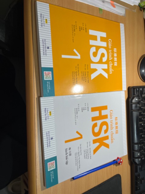 Giao hàng nhanh. Nhận đủ 2 quyển sách và bài tập. Chất lượng sách tốt 👍🏼