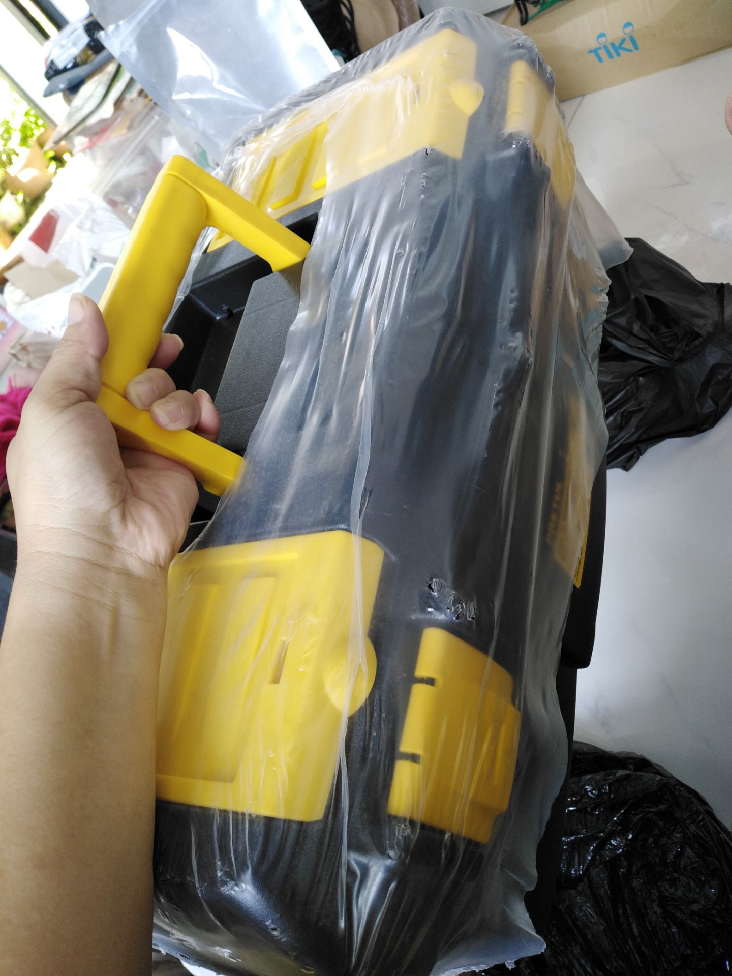 Nhận hàng đúng như mong đợi, đúng kích thước, thùng đựng đồ nghề to, đựng đồ rất là thoải mái.