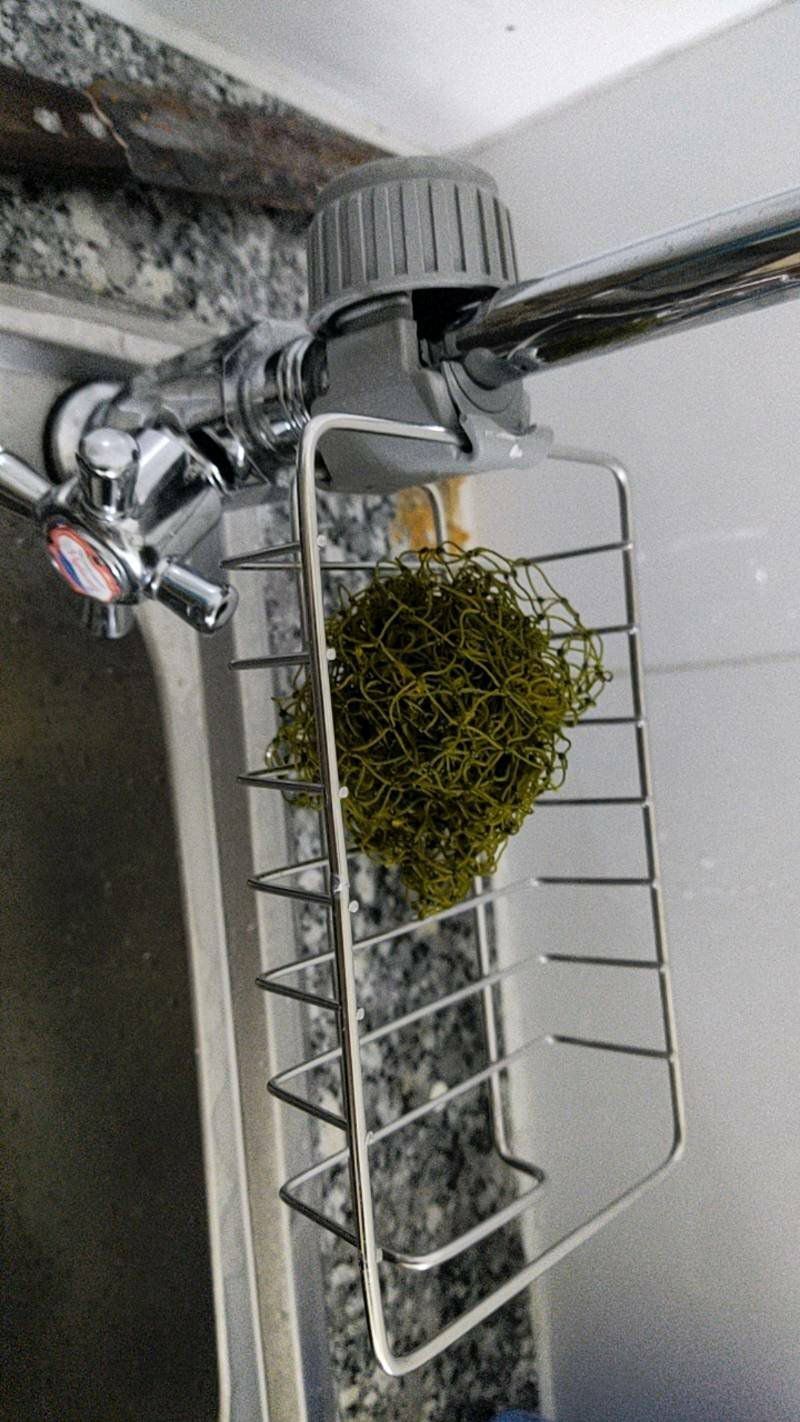 Giá treo ok treo lên sạch sẽ chắc chắn nên mua nha mọi người  đóng gói kĩ, giao nhanh