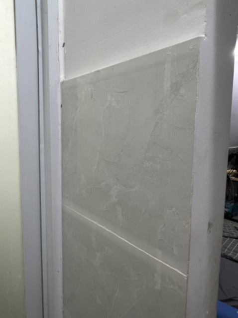 Sản phẩm tệ *** chưởng, treo có cái khăn với sợi dây nịch cũng ko dính nổi(dán vào gạch đàng hoàng). Đừng mua phí tiền, tốn thời gian còn bực mình 😠