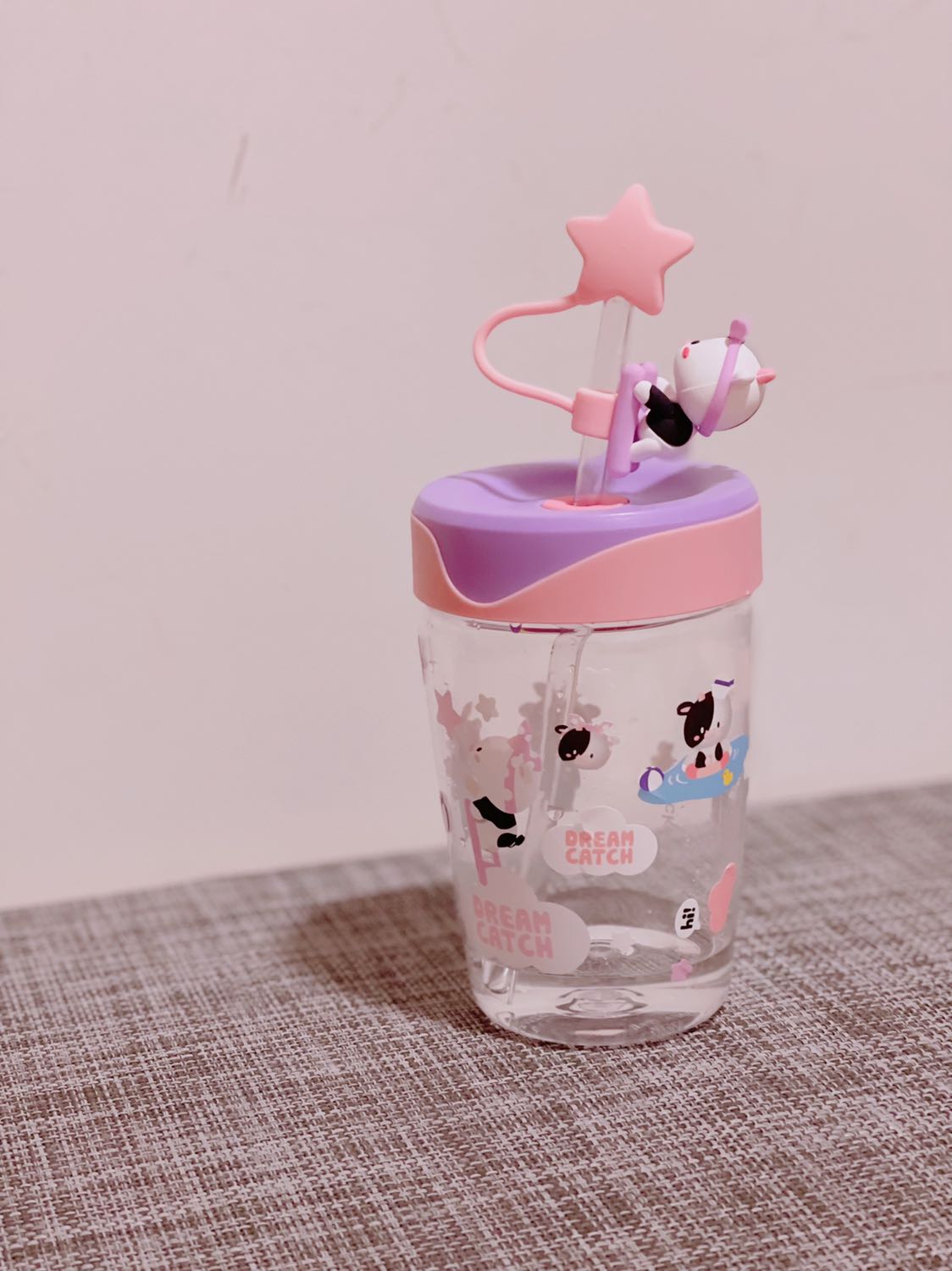 Ly Lock cưng xỉu luôn. Nhờ có ẻm mà bé nhà mình uống nước nhiều hơn nè.