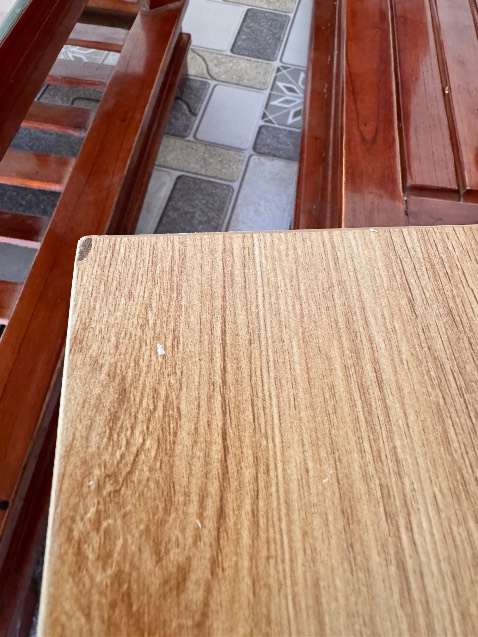 Hành giao chậm so với dự kiến. Bị bung góc. Xầy xước nhiều