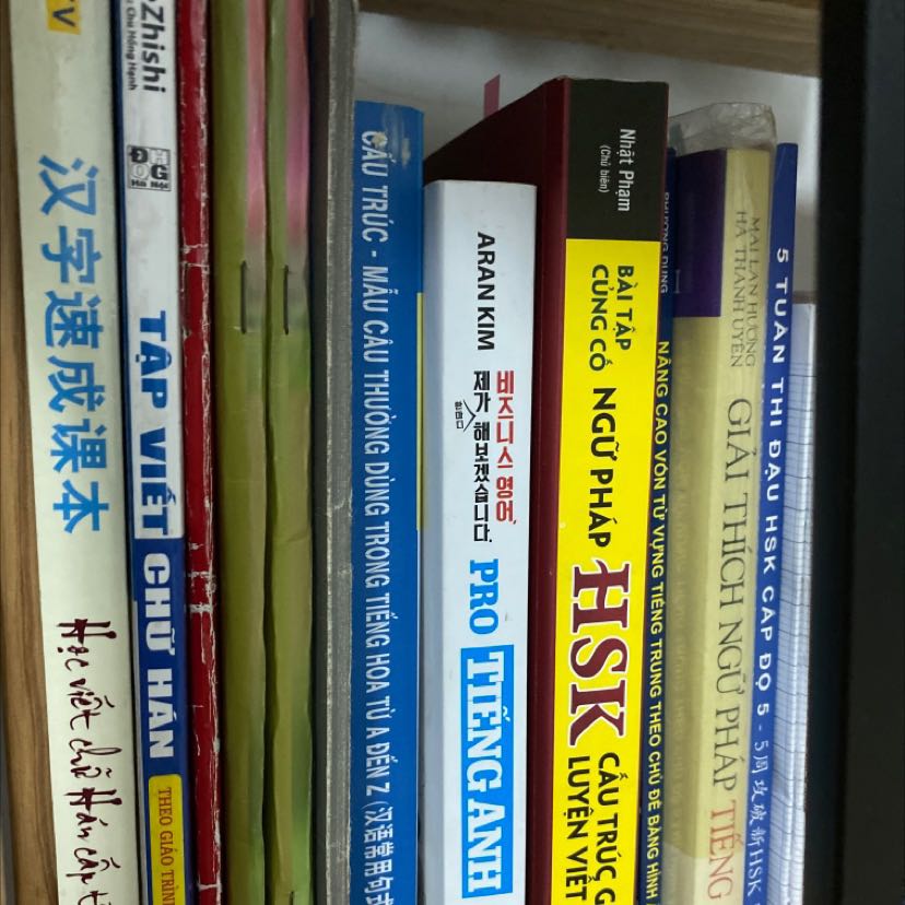 Sách ok nhưng mà đóng gói hơi ẩu, chỉ bỏ vô box giấy chứ ko đệm gì thêm để sách hạn chế va đập gãy, nhăn góc sách