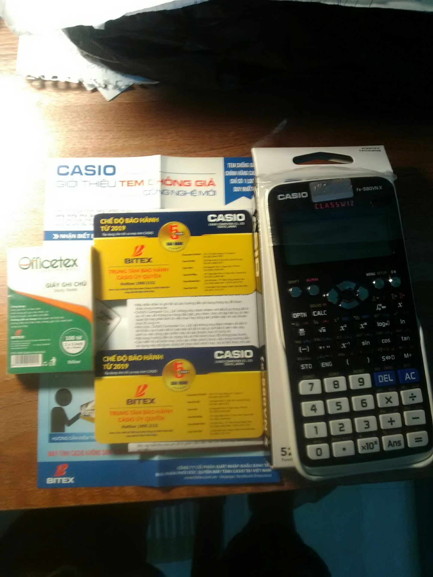 Hàng tốt,giao hàng nhanh,chính hãng Bitex,tính toán thôi rồi.Rất đáng đồng tiền mà còn tặng thêm quyển sổ note nhỏ nữa.Nhưng mình khó hiểu ở chỗ:tiki cho mình những 2 tấm thẻ bảo hành 5 năm.
Ai phân vân thì nên mua sản phẩm này.