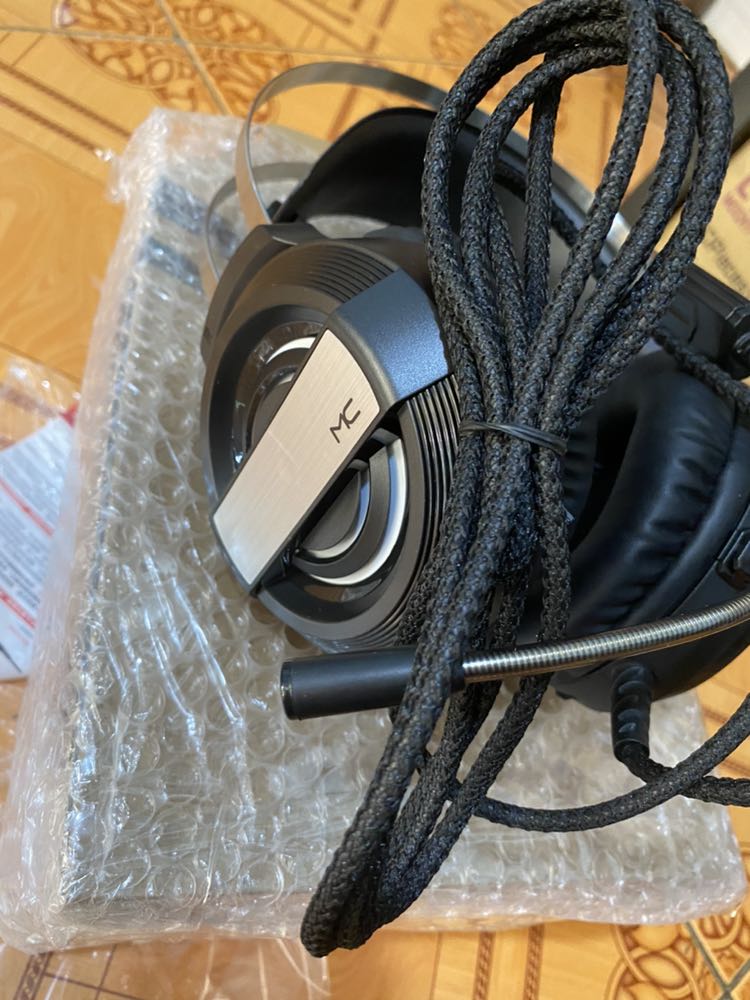 Đóng gói cực kỳ kỹ lưỡng, chất lượng tai nghe tốt , âm thanh cực xịn, đáng mua nha