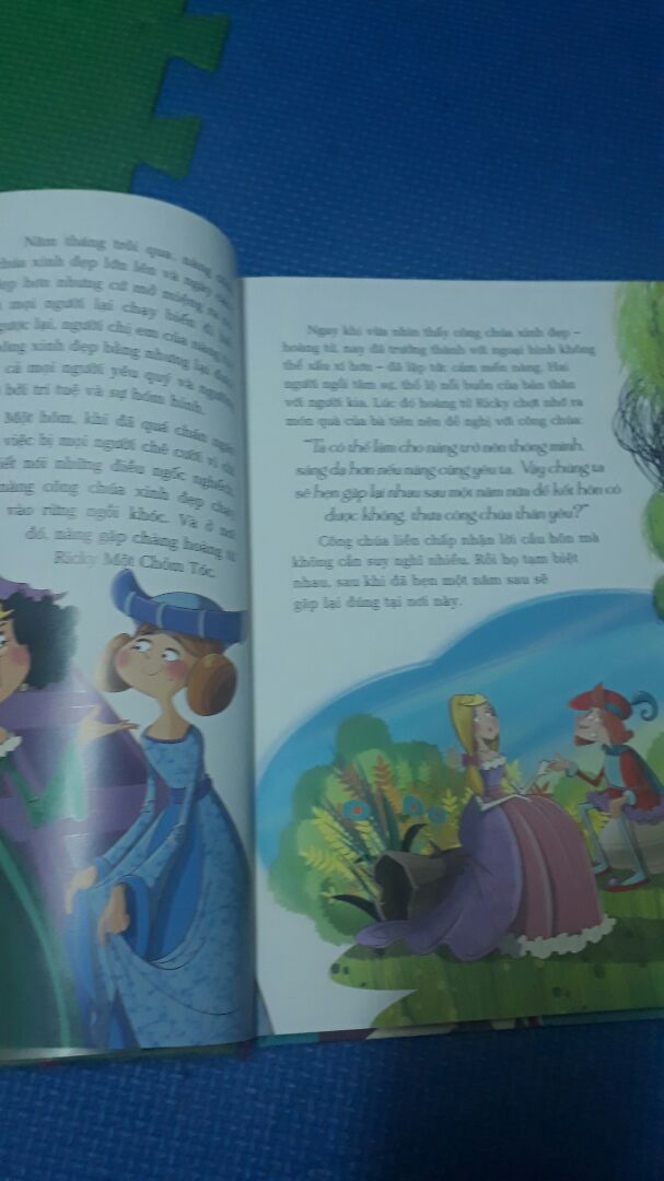 sách khổ lớn, bìa dày, có hình ảnh minh họa , đẹp, nhiều câu chuyện hay, giá trị