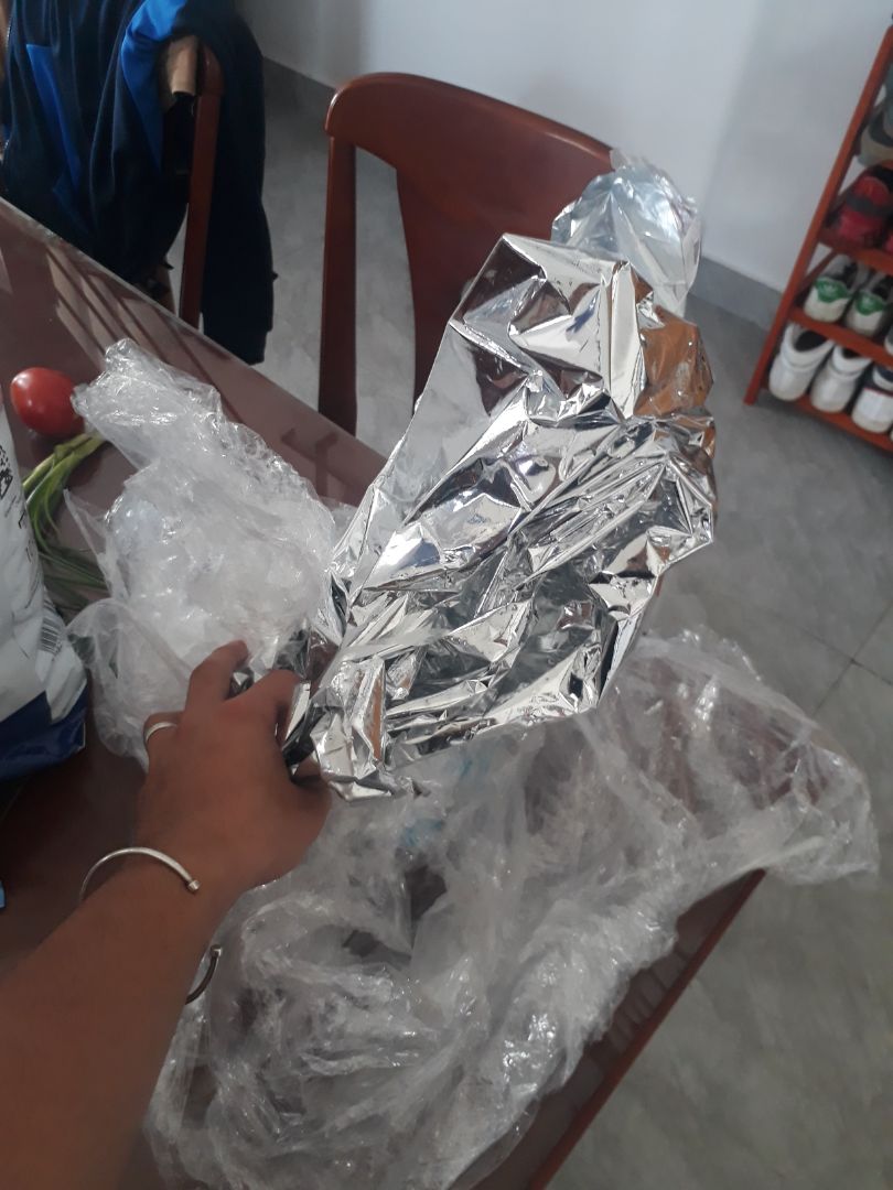 Theo dõi Tiki, thấy có sản phẩm thức ăn cho cún nên mình order luôn. Giá rẻ hơn mua ở ngoài cửa hàng. Shop bọc rất cẩn thận, còn tặng thêm một gói thức ăn nhỏ kèm theo nữa.

P/s: có điều quấn nhiều nylon quá nên thấy hơi lãng phí, mong shop tìm được cách gói hàng khác thân thiện với môi trường hơn.