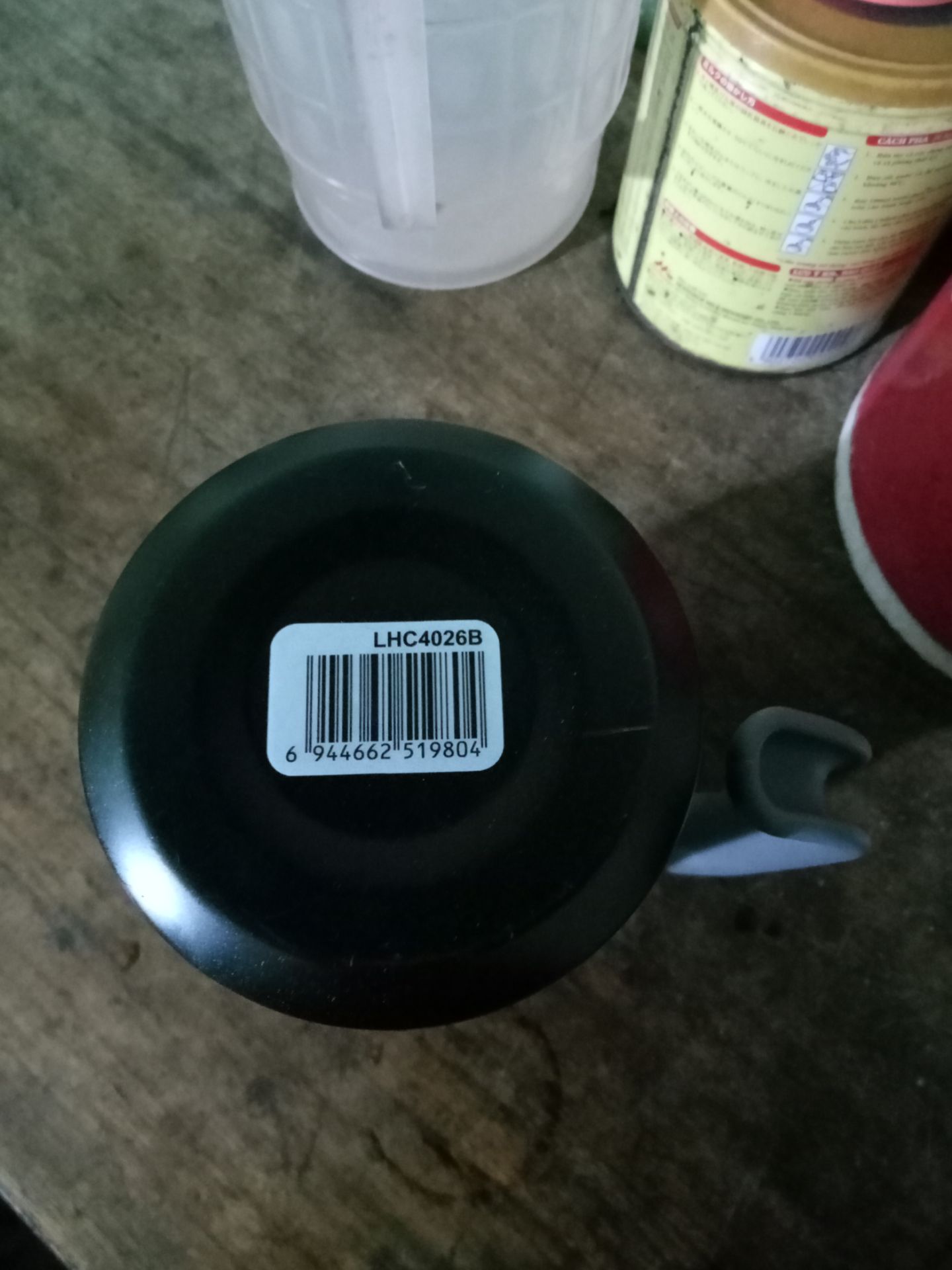 hàng o hiện thông tin khi tra mã vạch mà chỉ hiện của trung quốc.hàng o giữ nhiệt . cái màu đen là mùa ở tiki còn  bạn t mua cái màu đỏ ở chỗ khác giá đắt hơn đây, mẫu mã cũng khác  nhưng nóng bốc khói nghi ngút.của mình ham sale 169 k mà để từ sáng đến trưa nước sôi sục mà chỉ còn ấm  .tiki xem lại shop này chứ mình mua nhìu lần rùi lần này thấy o trả đc mã vạch thấy mất niềm tin  quá