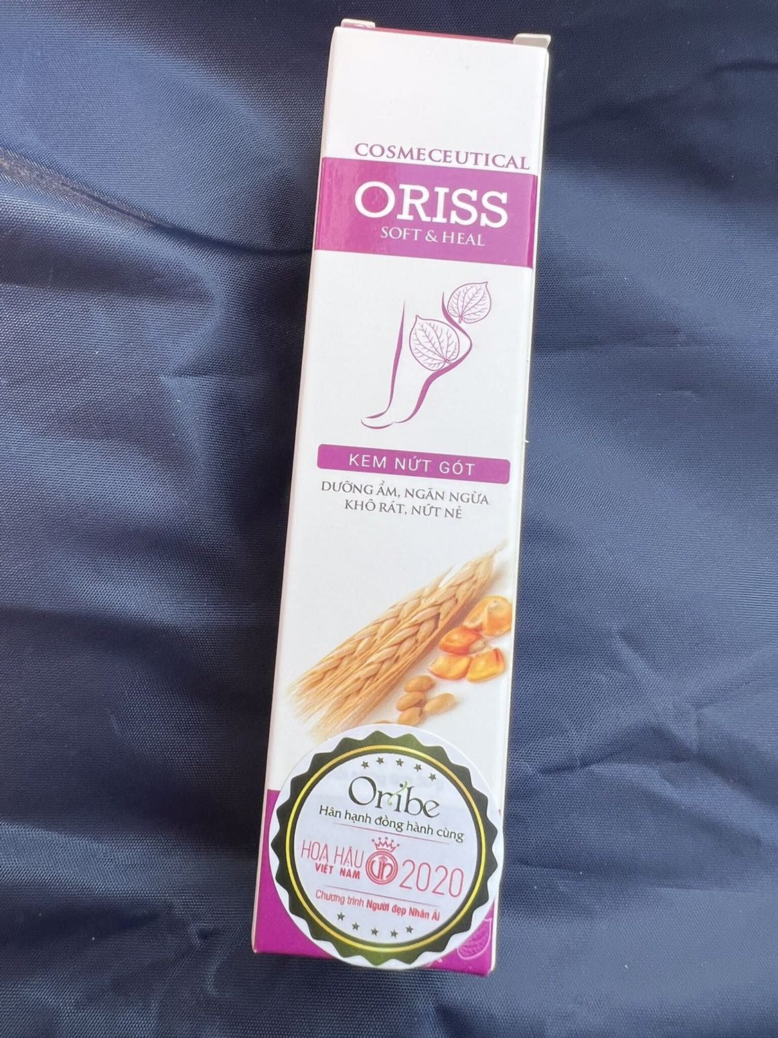 chân mẹ mình nứt gót khá nhìu vô tình tìm được loại này thấy shop mall vs lượt mua nhiều nên mình cũng yên tâm, dùng được 2 tuần có thay đổi á tuy không nhìu nhưng với thời gian sử dụng ngắn mà có thay đổi nên mình quyết định sẽ mua thêm để mẹ dùng tiếp tục. Cảm ơn shop nhiefuu nhá