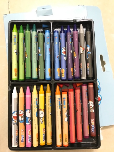 Sản phẩm tốt! Nhưng đóng gói Shop nên cho vào hộp carton để khi vận chuyển ko bị gãy màu! Tính chất màu sáp rất dễ gãy mà Shop chỉ bọc 1 lớp nilong thì mỏng manh quá ạ! Cảm ơn Shop!