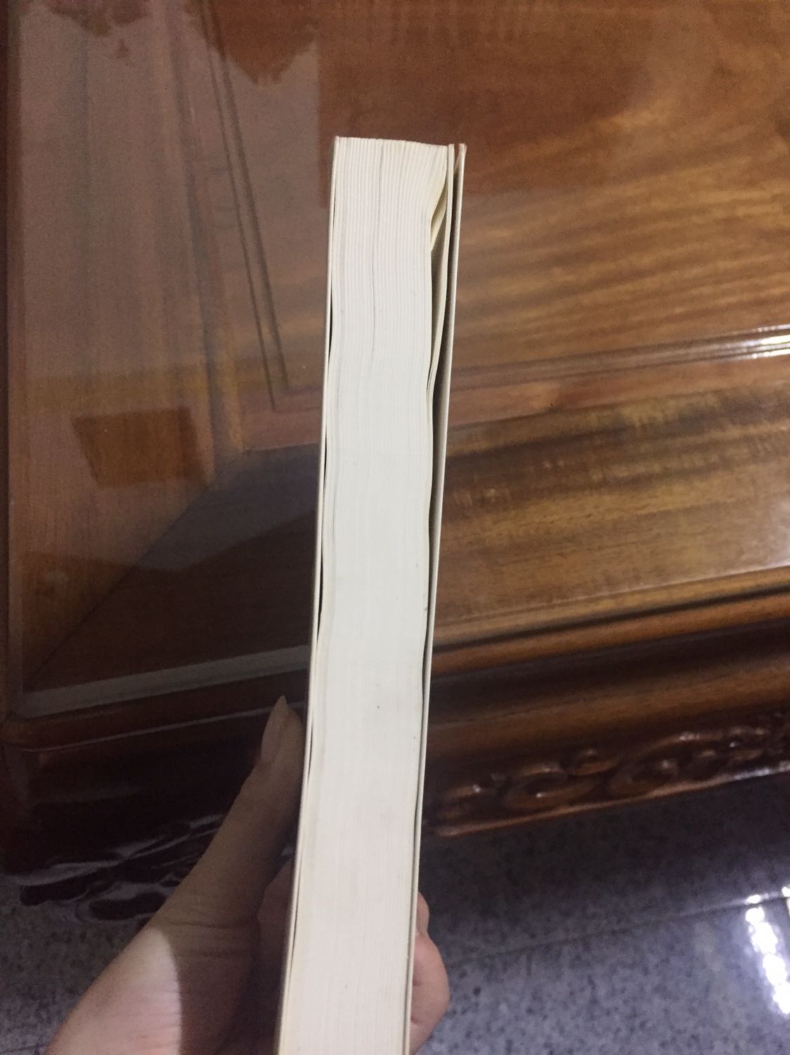 Giao nhanh, ship rẻ ít nhất là trong thời kì giá xăng tăng =))) tuy nhiên sách có hơi móp và gãy nhẹ, hơi bụi trên bề mặt. Tuy nhiên sách khá ổn, ko có bookmark