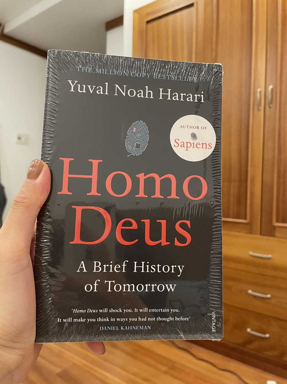 Sách đẹp, giao siêu nhanh và bạn giao hàng vô cùng nhiệt tình. Sách bọc cẩn thận lắm ạ! Cảm ơn Fahasa!