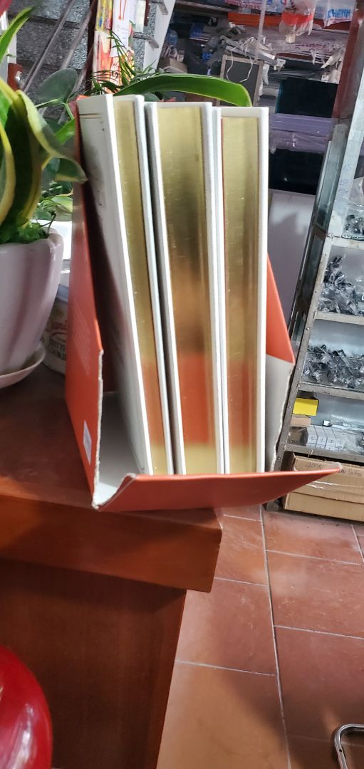 chán không buồn nói rách hộp cả móp hết đầu sách hàng đóng gói không cẩn thận bìa sách thì bẩn mua chỉ mua cái giá trị quyển sách chứ kiểu cách làm việc ko bằng trước kia