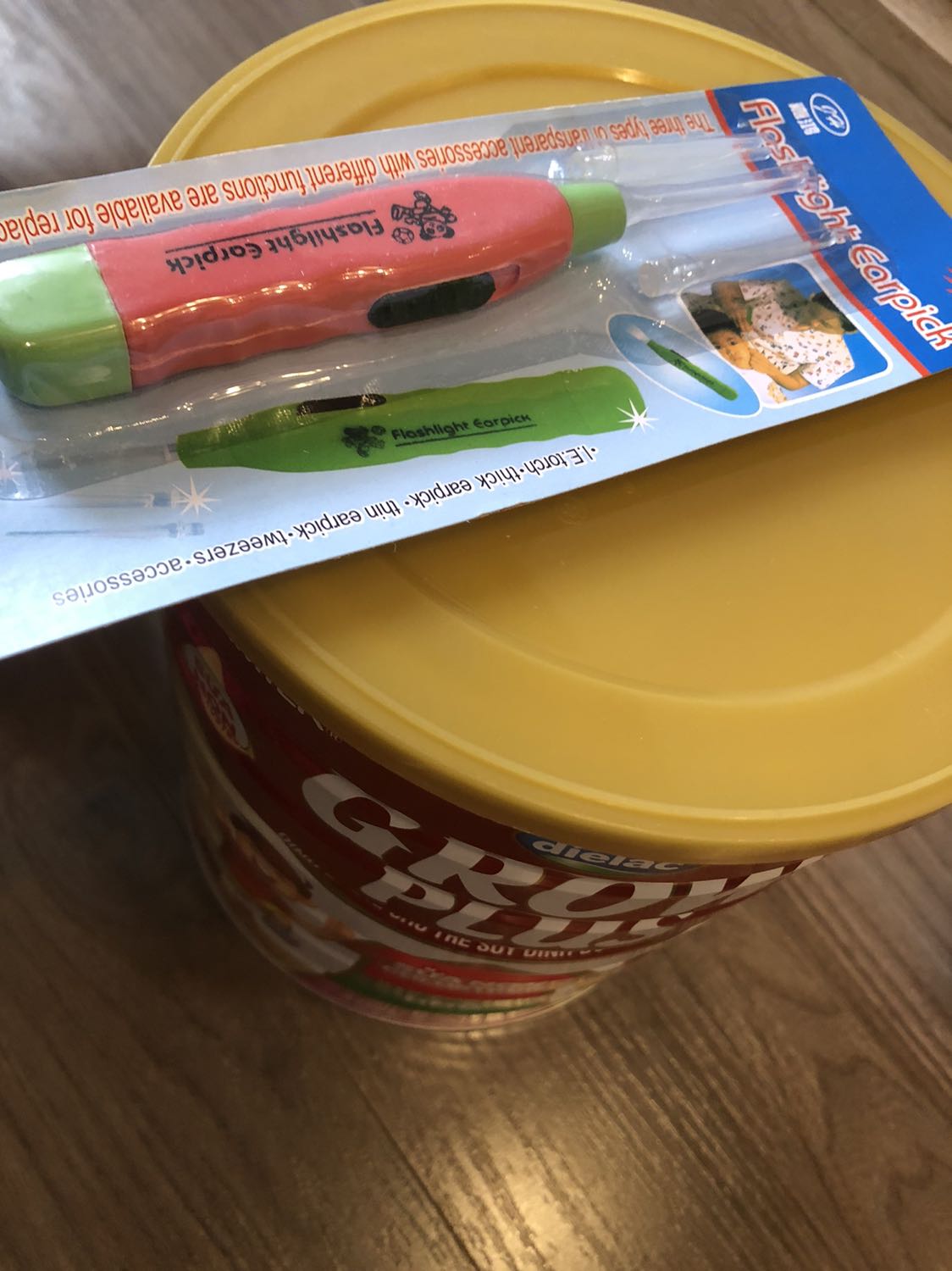 Đã nhận hàng, shop đóng gói cẩn thận không móp méo, giao hàng chậm hơn dự định. Hy vọng bé uống tốt