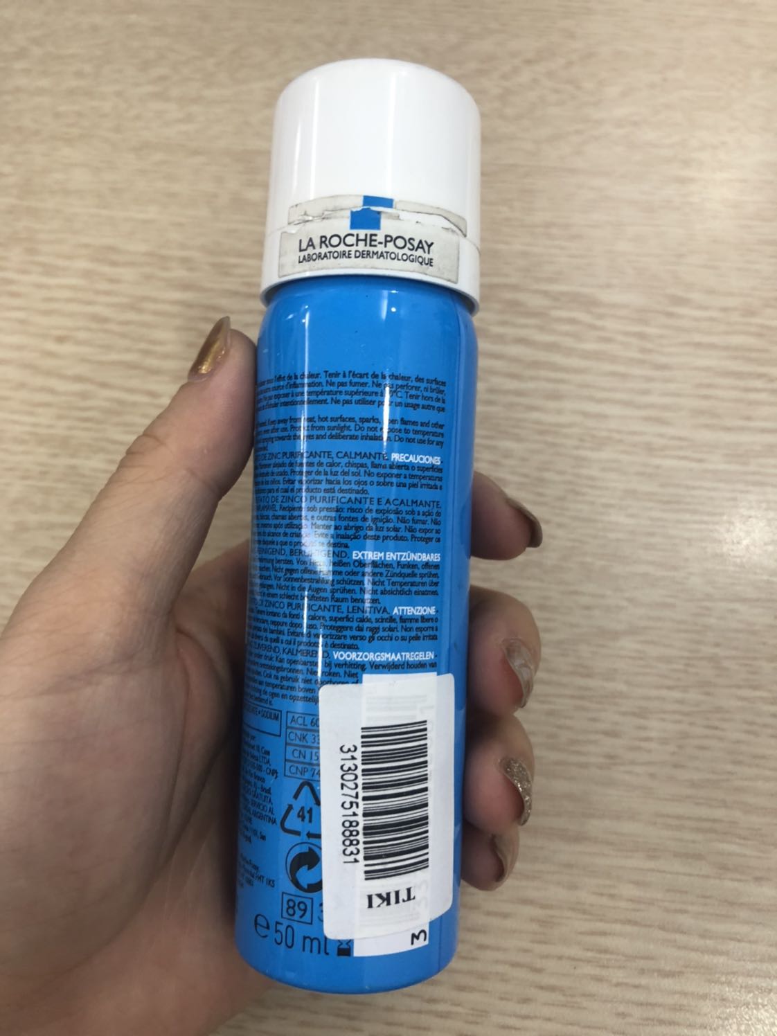 Mình muốn đổi lại sản phẩm này. Vì sản phẩm ko nguyên đai nguyên kiện. Sản xuất tứ 1/2019 mà hạn mờ nắp có 1 năm. Mình có bảo anh giao hàng trả sản phẩm này nhưng anh ko đông ý. Tiki hỗ trợ đổi trả sản phẩm cho mình với ạ.