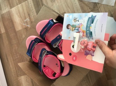 Giao hàng nhanh 
Chất lượng sp tốt.đúng mã đúng màu.đúng size
Shop cẩn thận quá.có cả thiệp và quà nữa thanks shop nhiều 
Nên mua nha các bạn