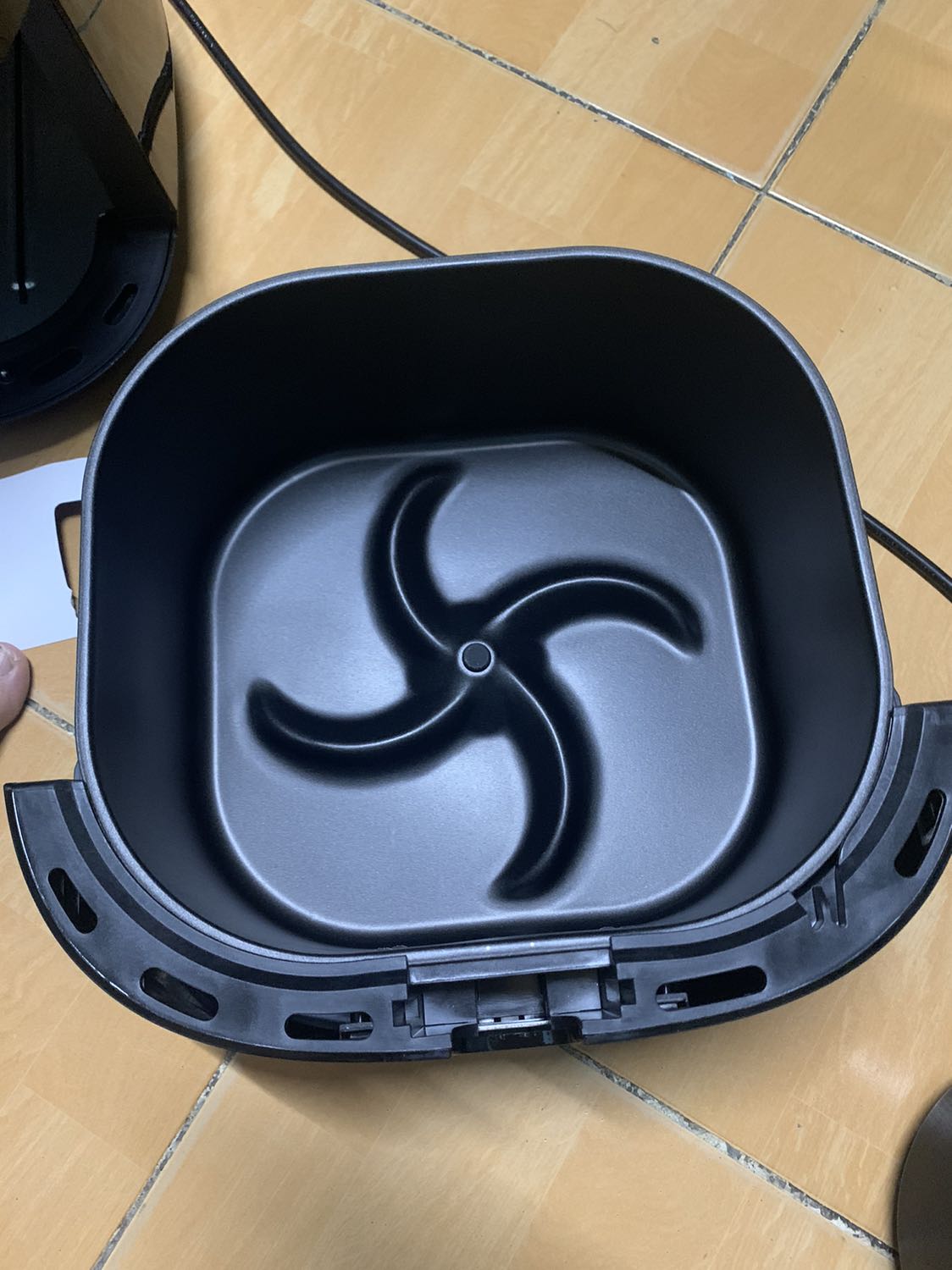 Giao hàng nhanh hơn dự kiến 1 ngày, đặt hôm 12/12 nay nhận được rồi. Hàng đẹp không tì vết, chất lượng y hình, bảo hành đầy đủ, anh Shipper vui vẻ nhiệt tình. Hàng mới nguyên séal. Tin tưởng Tiki, hàng mới nhận chưa xài nên chưa biết thế nào. Để xài thử rồi phản hồi cho các bạn xem nhé.