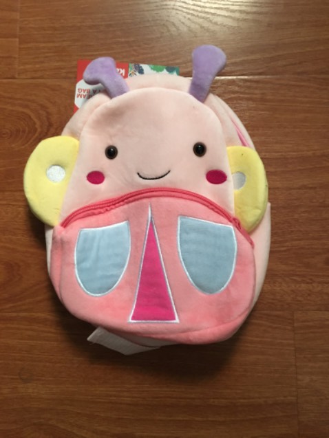 Balo  làm bằng vải nỉ nên rất mềm, có 2 ngăn rộng , quai đeo chắc chắn, có thể điều chỉnh độ dài, khoá kéo êm, không kẹt