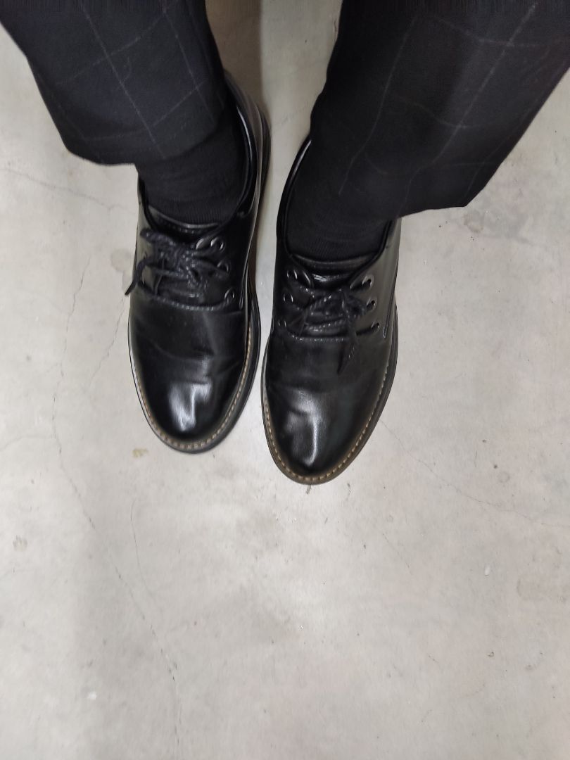 giày ổn thôi, vận chuyển bị móp méo giày