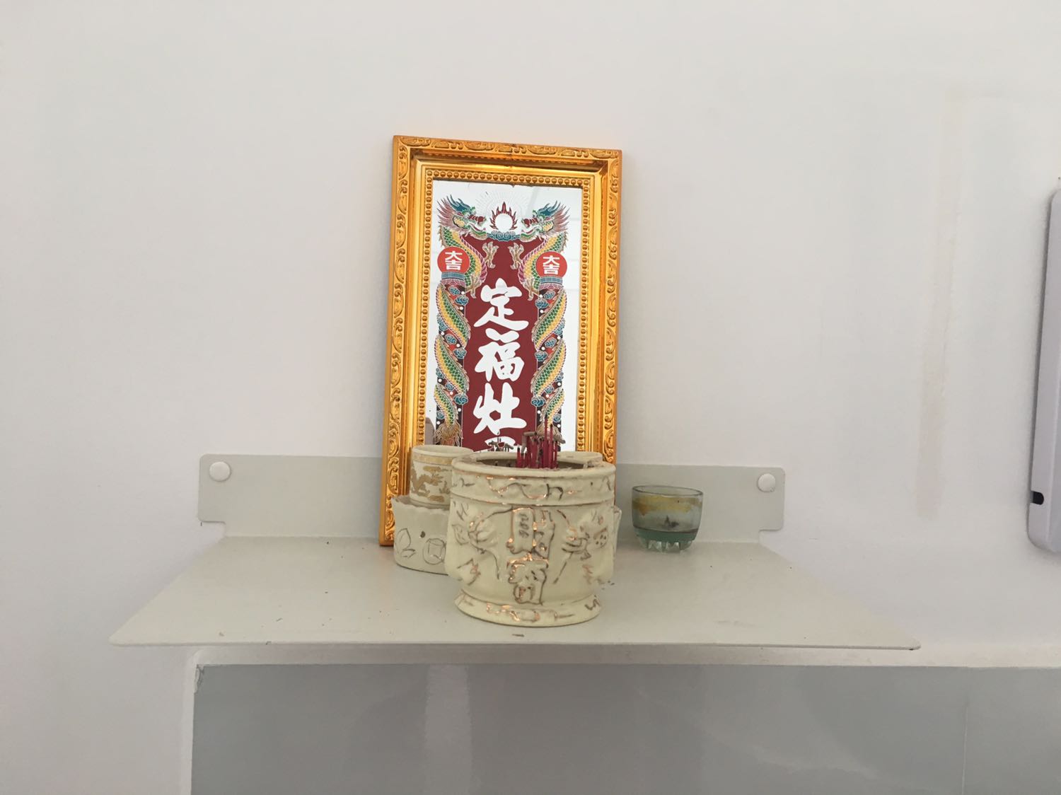 Kệ đẹp! Nhẹ nhàng, thép tốt-sơn mịn! Rất ưng! Đóng gói kỹ nên vận chuyển xa ko bị trầy xướt