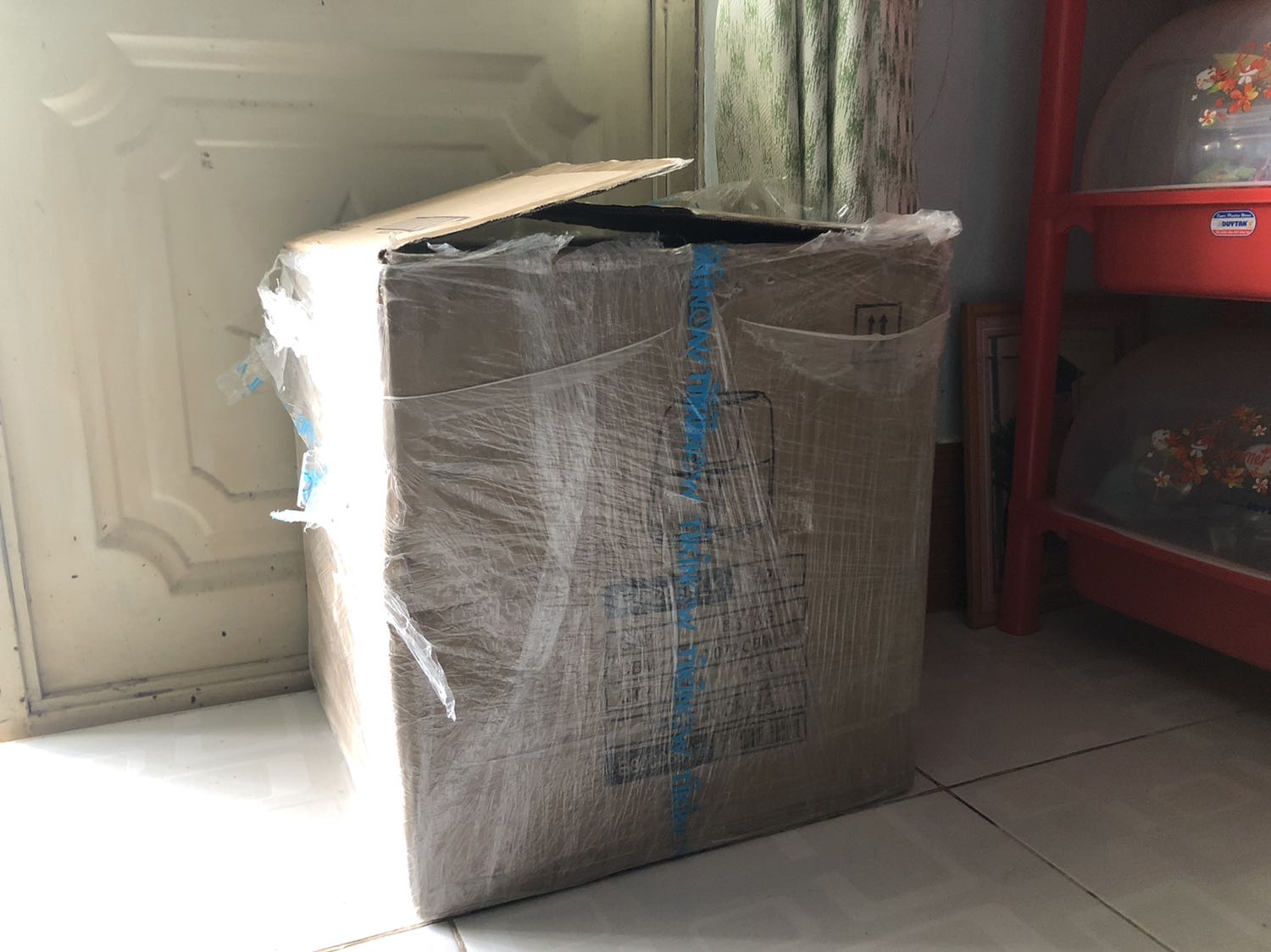 Sản phẩm giao rất nhanh, 2 ngày là có, ok. Đóng gói kỹ càng. Có kèm nồi nướng bánh. Cấm điện lên hoạt động rất ổn định. Để trải nghiệm tiếp. Cảm ơn shop nha