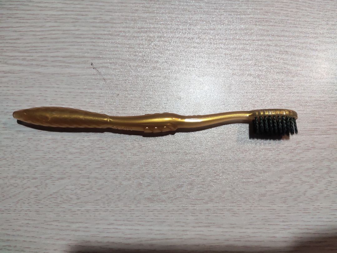 giao hàng nhanh. bàn chải lông mềm dùng thích. không đẹp lắm thôi