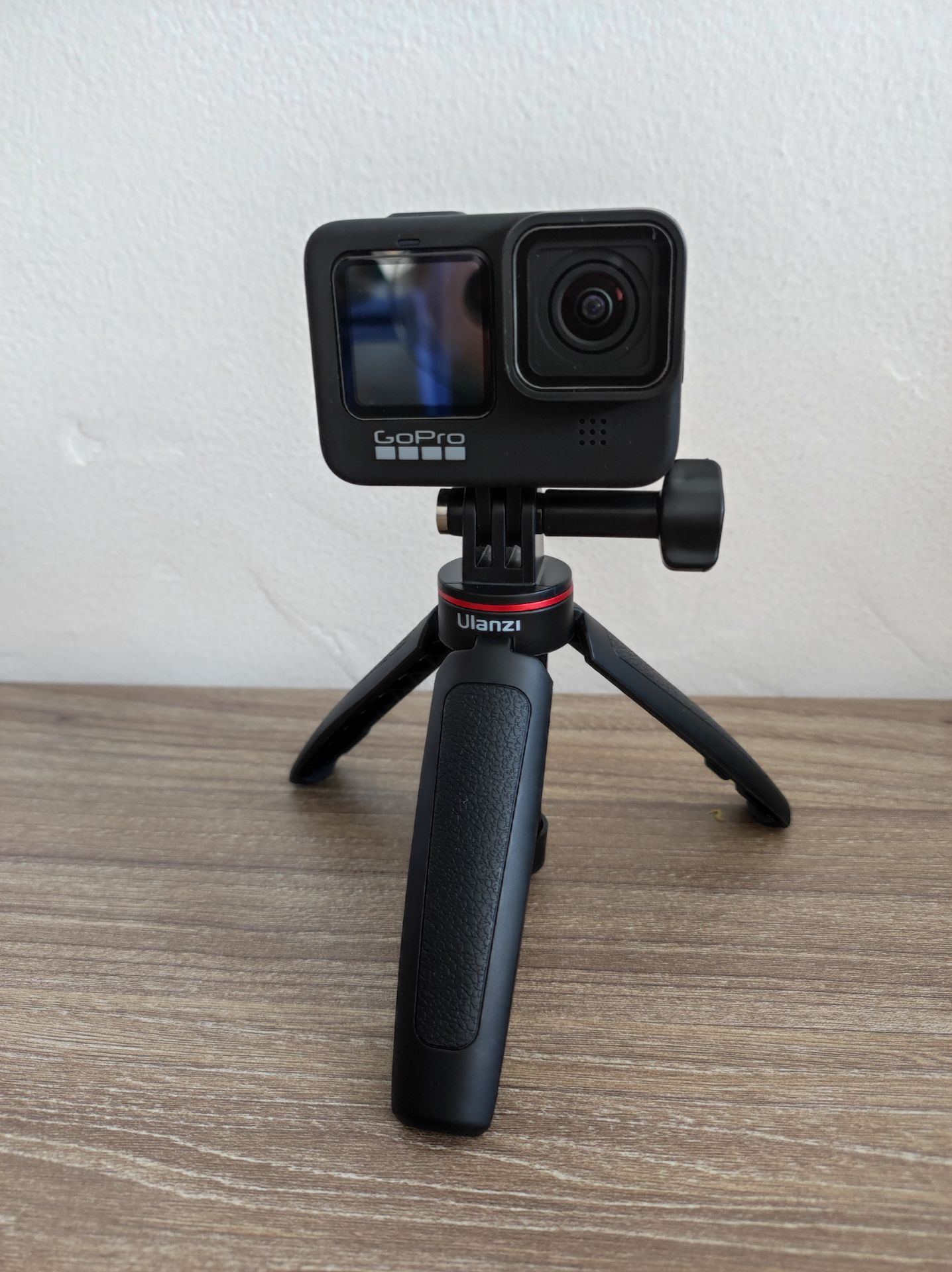 Nhìn cũng có vẻ chắc chắn xịn xò, độ bền thì phải sử dụng 1 thời gian mới đánh giá được.