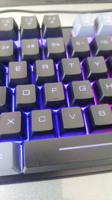 Phím cách hơi kẹt. Còn lại thì tạm được, trong tầm giá này là ok rồi