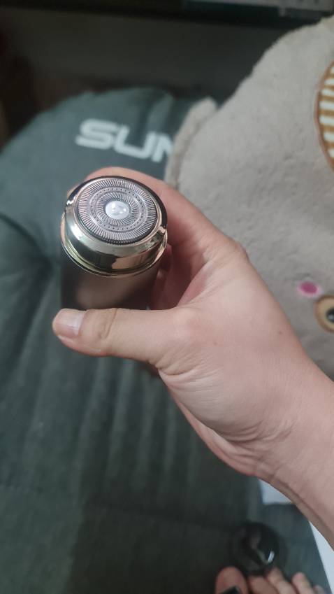 Hơi bị đơ vì shop đang nhầm lẫn giữa Z3 Pocket & Z3 Electric, nhưng do đc deal tốt lên giữ lại luôn dù sao hàng của enchen cũng ổn. Vẫn đánh giá 5sao vì shop phản hồi nhanh và trung thực, anh shipper của tiki cũng dễ thương. Hi vọng nếu quay lại lần nữa thì sẽ ko gặp tình trạng này