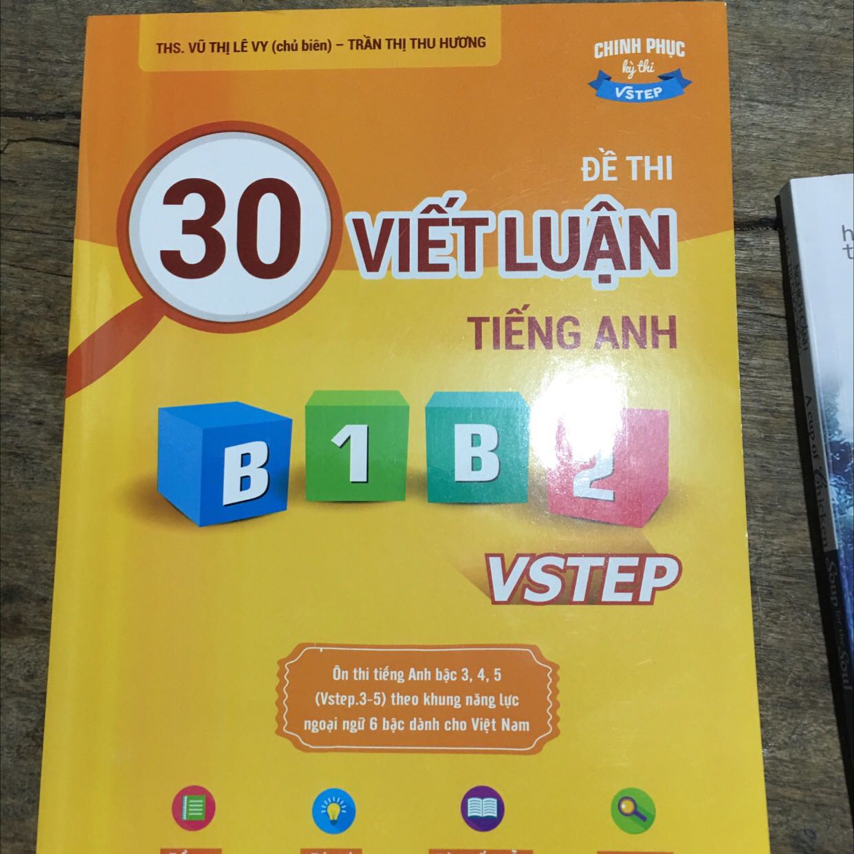 Sản phẩm được đóng gói chắc chắn và đẹp
Thời gian giao hàng khá nhanh 
Sách rất hay và bổ ích,rất đáng mua để đọc