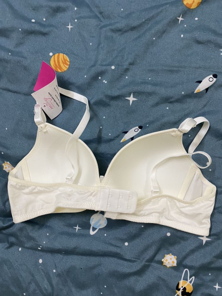 Áo mỏng nhẹ. Mặc thoải mái. Vải mịn tốt. Hài lòng với sản phẩm của Miley. Sẽ ủng hộ tiếp