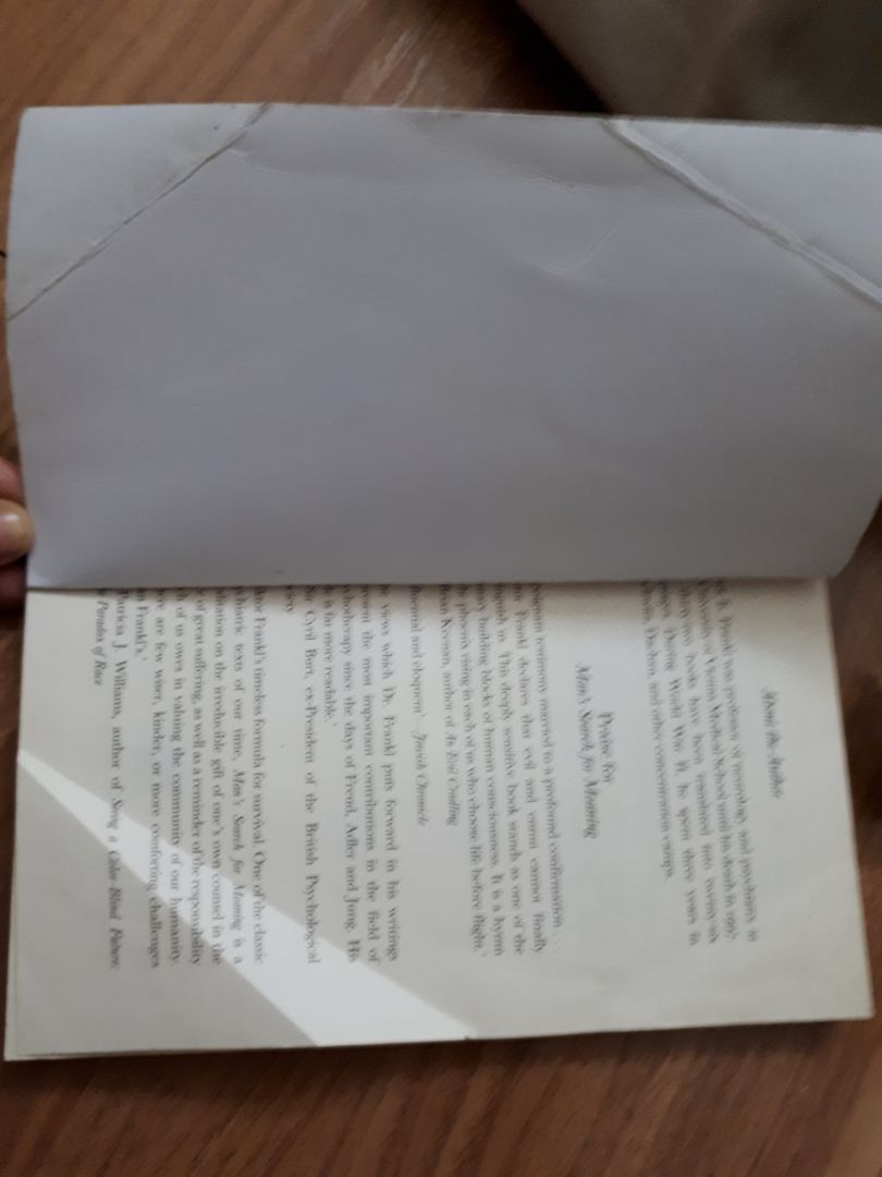 sản phẩm mình nhận được cũ, bẩn và gấp nếp, đề nghị Tiki xem xét và đổi hàng giúp mình