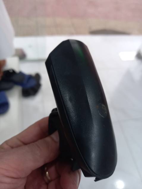 Đèn hình thức đẹp có vẻ bền . Tuy nhiên còn thiếu chi tiết đèn báo nạp và trữ lượng tiêu hao hình ảnh mang tính chất nhận xu