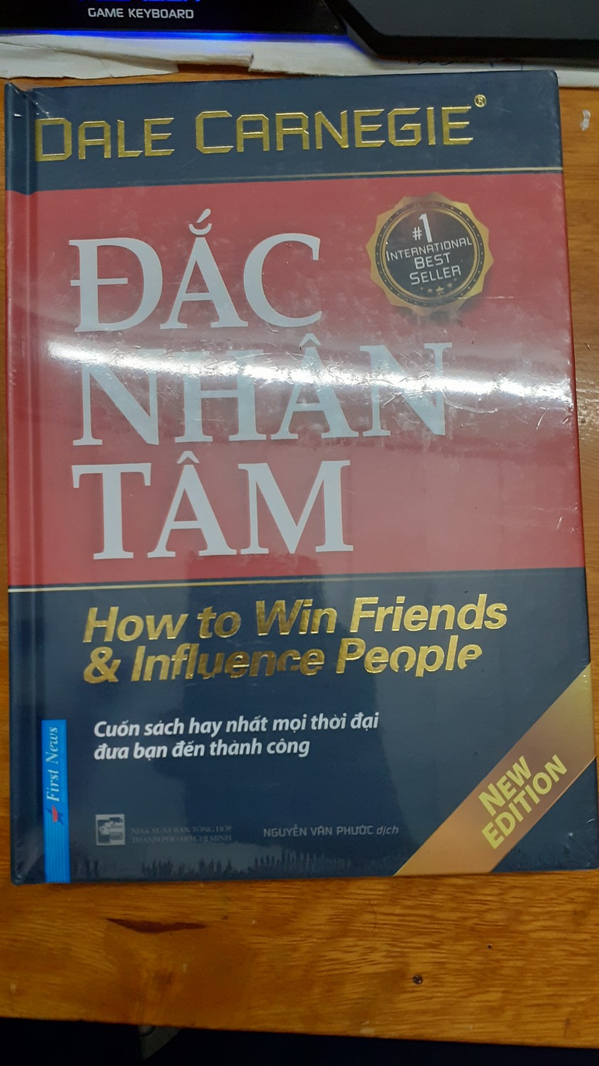 Tôi nhận đúng mẫu mã chủng loại, sách nguyên seal tem, tiếc là nhà xuất bản in chưa hoàn hảo cái bìa (dòng chữ vàng). Bên trong sạch sẽ khô ráo. Cám ơn tiki.