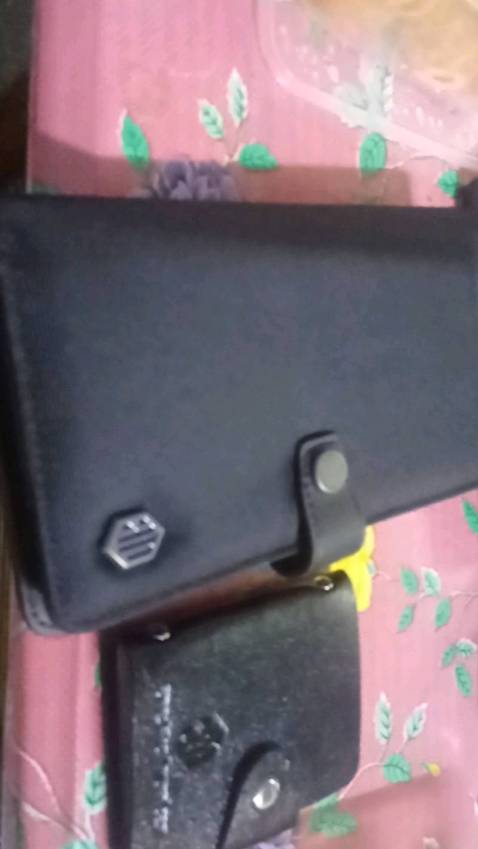 Mẫu đẹp như hình, sờ vào khá thích, shop đóng gói kỹ. có cả thiệp chúc mừng năm mới nữa. sẽ quay lại.