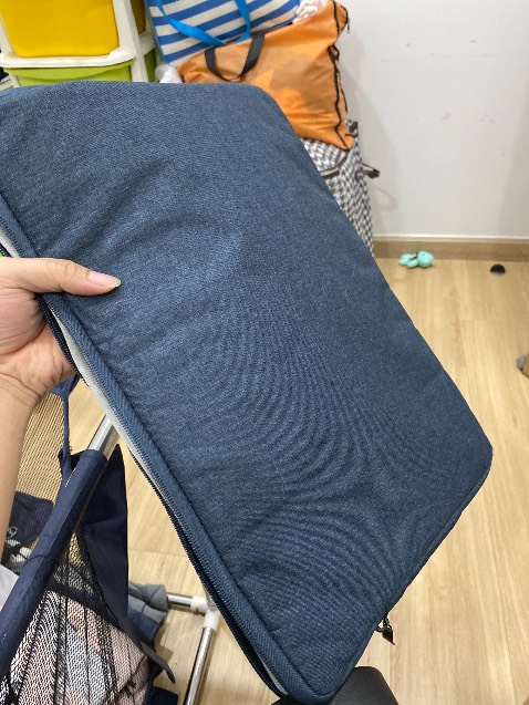 Túi vừa khít laptop Asus gaming của mình luôn. Chống ổn nhưng hạn chế để rớt.
Tiki gói hàng kỹ quá, ngồi bóc mỏi tay =)))