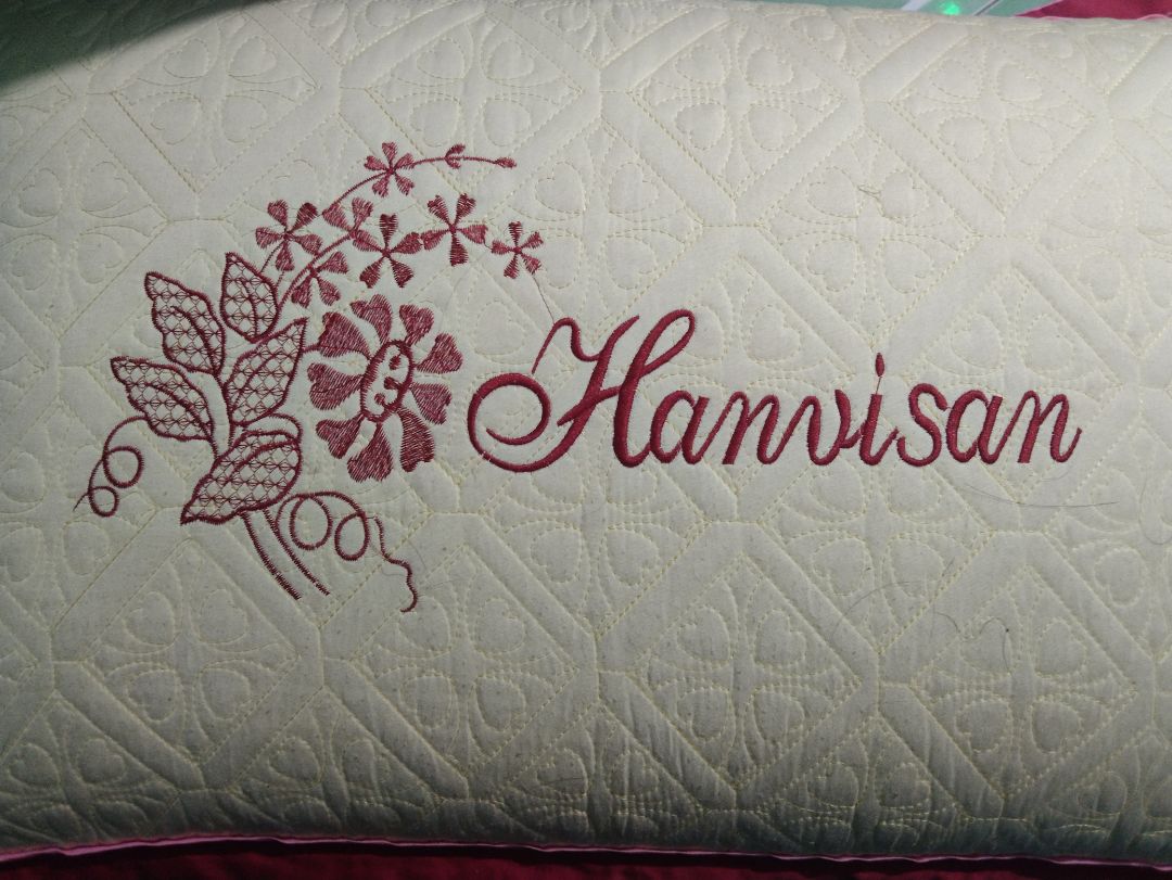 Sau một tháng dùng sản phẩm thì mình thấy phù hợp với giá lắm.
Chiếc gối giúp mình không đau cổ và có giấc ngủ ngon.
Thiết kế sang trọng và đầy đặn, đàn hồi tốt, độ cao vừa phải. Mặc dù ban đầu hơi có mùi nhưng cũng sớm hết.
Mình rất thích sản phẩm này