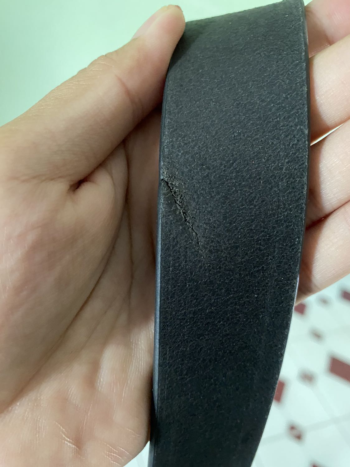 1. Sp có lỗi
2. Chất lượng dây nhìn cảm quan là bình thường, so với sp khác cùng trong tầm giá thì thô sơ hơn
3. Mặt nịt thì chờ 1 thời gian sd xem có bong sơn ko mới biết đc