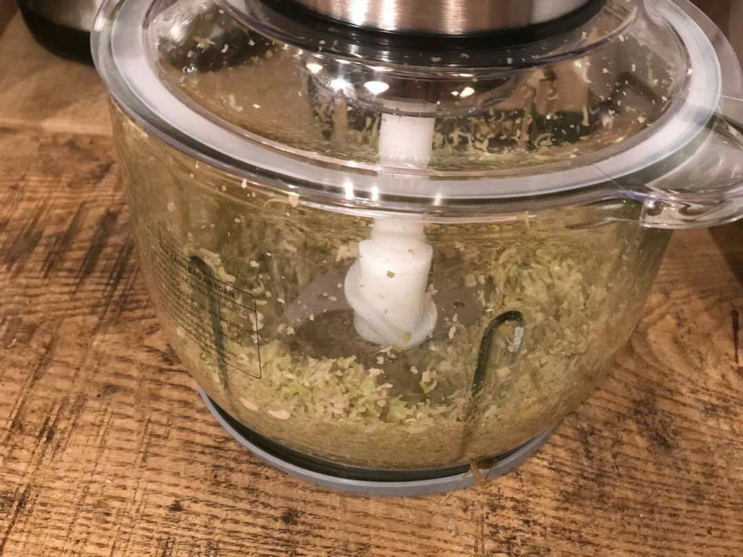 Máy xay quá Chất lượng cả nhà ơi. xay mới mấy s thôi mà Thịt nhuyễn ngoài mong đợi. Tiết kiệm rất nhiều thời gian và công sức , máy nặng chắc chắn. có miếng lót đệm chống trơn ở dưới