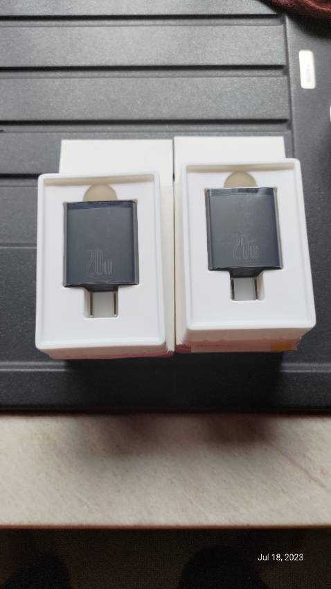 Mình đặt 1 củ trắng , 1 củ đen để dễ phân biệt cho 2 thành viên gia đình vì nhiều sự cố liên quân đến cầm nhầm đồ và hỏng đồ , nhưng ship giao nhầm 2 củ đen .