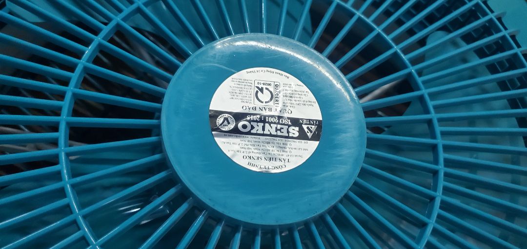 Quạt dùng ok, mạnh. Nhưng hàng giao trầy xướt nhiều quá, lười đổi nên dùng luôn. Quạt dùng ok, mạnh. Nhưng hàng giao trầy xướt nhiều quá, lười đổi nên dùng luôn.