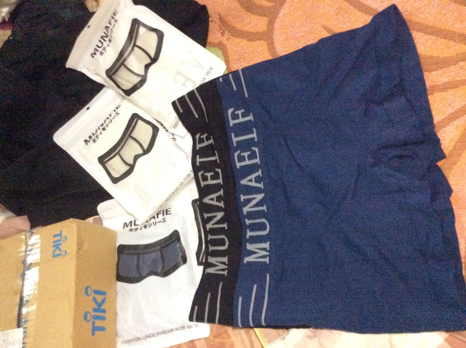 Mua quần MUNAFIE nhưng hàng nhận được là MUNAIEF. Không biết có phải hàng nhái không cạp quần mặc dễ bị dãn. Quần mặc thoải mái phù hợp 65-70kg trở lên.