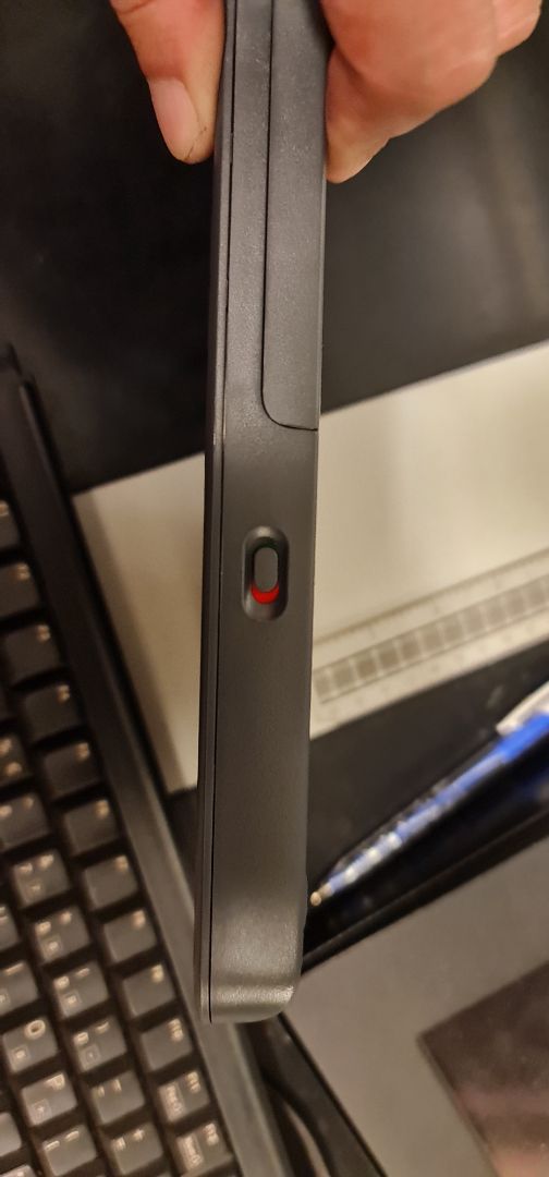 Đơn giản là ngon, dùng cho
công viêc thì rất rất ổn, tầm 7m hoạt động bình thường. Phím nẩy tốt, độ cứng vừa phải, khá nhẹ...
Độ bền thi không thể nói... chỉ tin vào 
thương hiệu thôi, với logitech thì hy vọng bền bỉ vì đã dùng nhiều món.
Mọi người nên mua dùng vì tiện lợi, chất lượng ok