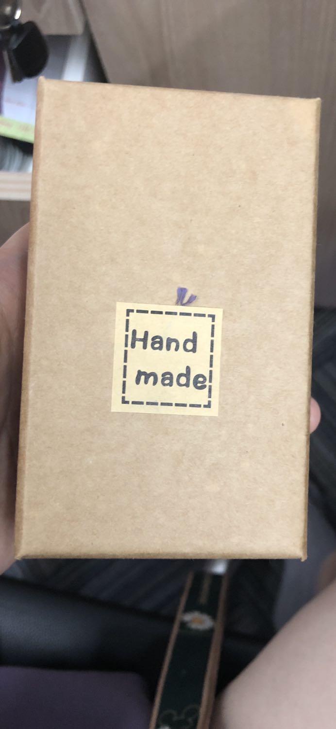 Hộp xinh xắn, thiết kế đẹp
Khá ổn cho mấy cô nàng điệu điệu