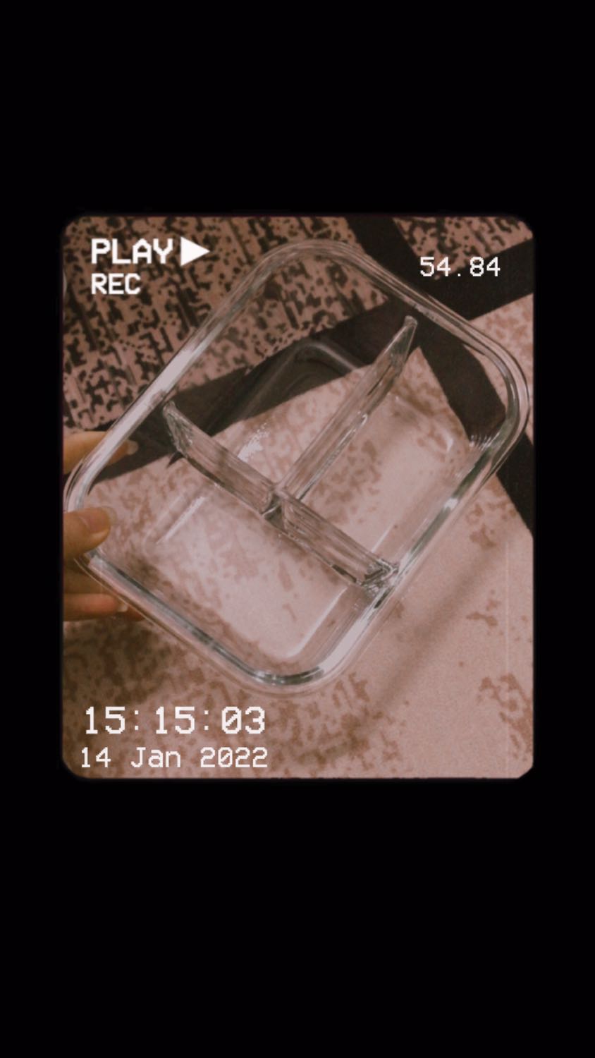 Ship hàng đúng dự kiến. Hộp thuỷ tinh dày dặn, siêu chắc chắn, nắp hộp cũng rất kín. Aww, nhận hàng ưng lắm ạ! Cảm ơn shop nhiều