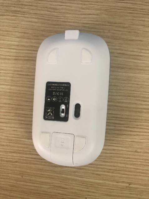 chuột nho nhỏ vừa tay , sử dụng rất sướng , màu rất đẹp nữa,tuyệt vời